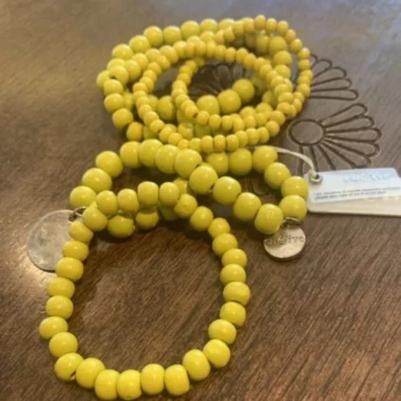 Eb&Ive multi wooden bracelets in colour Celery NEW - Picture 3 of 5